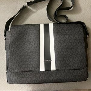Michael  kors message bag